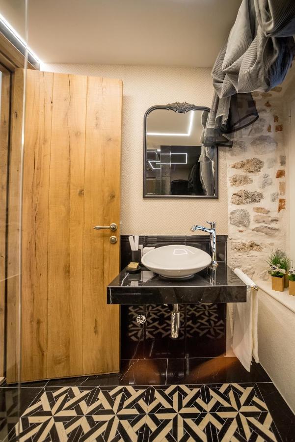 Apartments Hun Kotor Exteriör bild